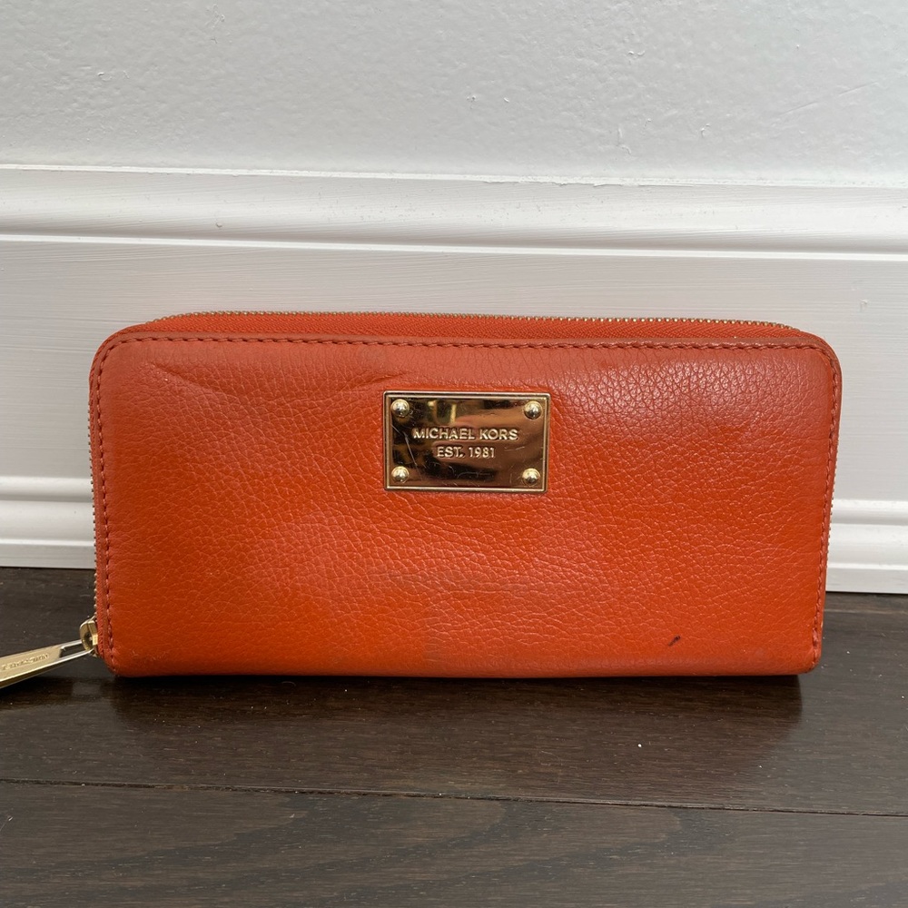 Used Michael Kors wallet! Matches bag I posted as well